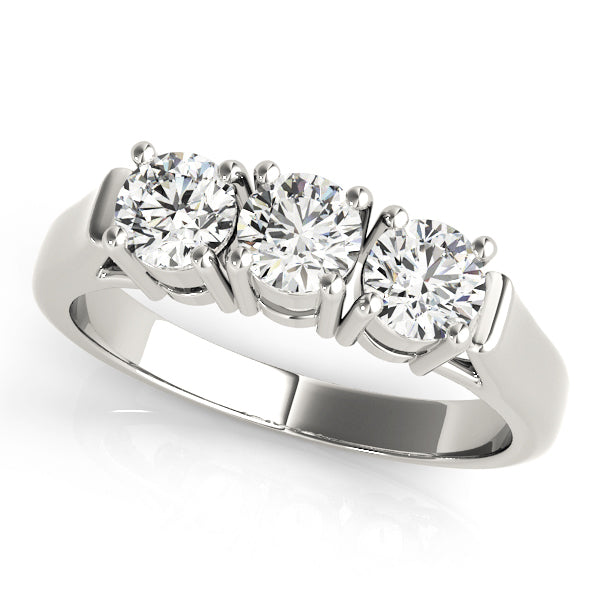 ENGAGEMENT RINGS 3 STONE ROUND